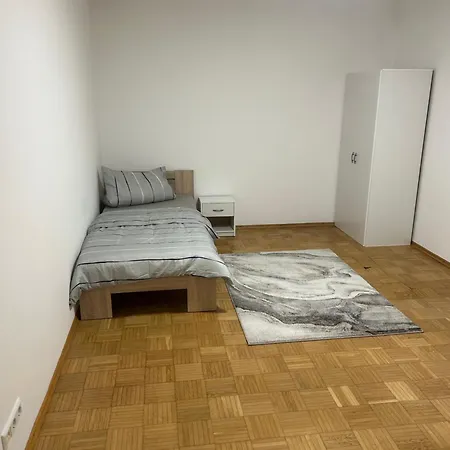 Bahnhofsnahe, Ruhige Und Sonnige 2 Zimmerwohnung In Der Mosbacher Strasse Apartmán *