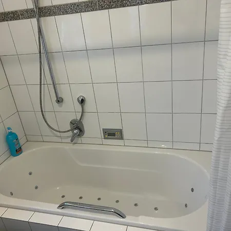 Bahnhofsnahe, Ruhige Und Sonnige 2 Zimmerwohnung In Der Mosbacher Strasse * Wiesbaden