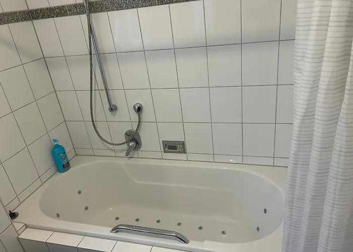 Bahnhofsnahe, Ruhige Und Sonnige 2 Zimmerwohnung In Der Mosbacher Strasse * Wiesbaden