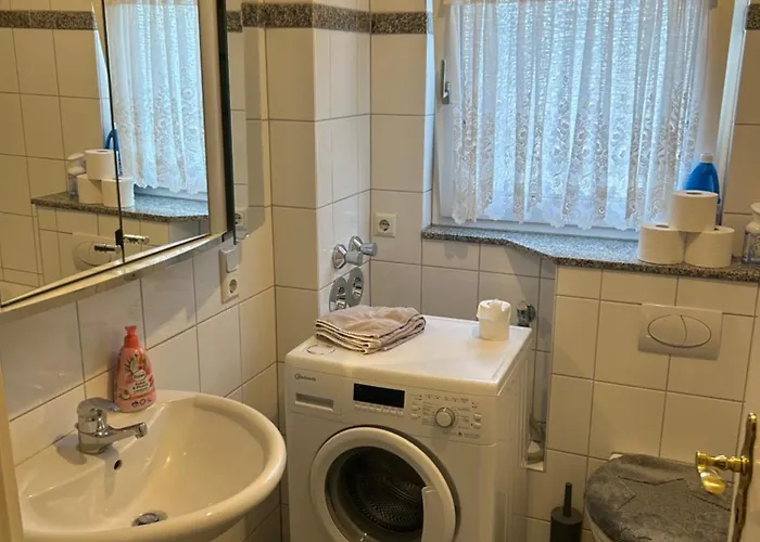 Bahnhofsnahe, Ruhige Und Sonnige 2 Zimmerwohnung In Der Mosbacher Strasse Apartment Wiesbaden